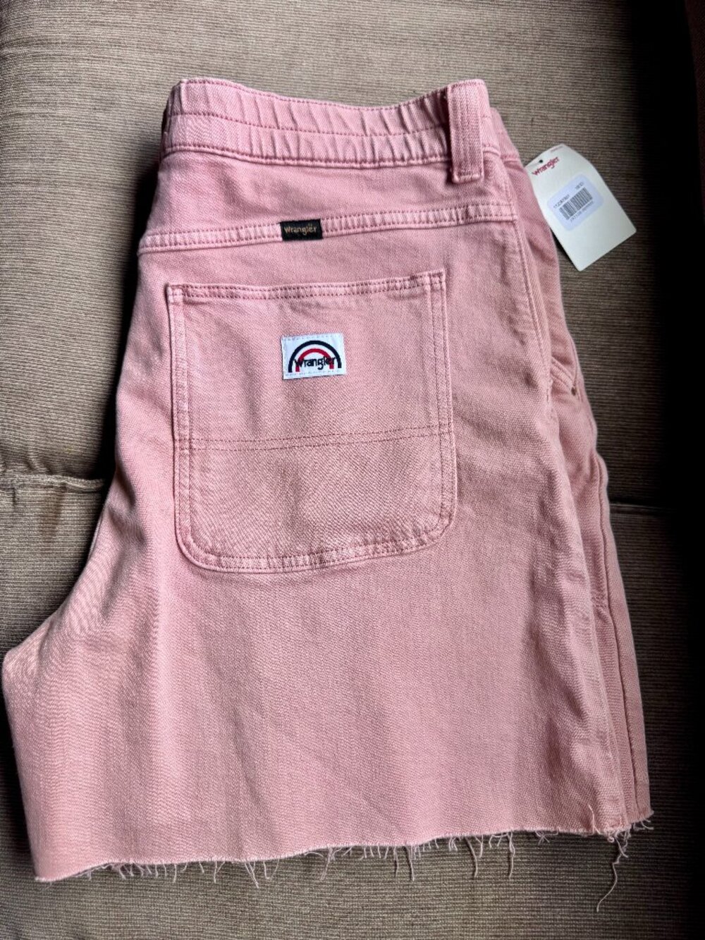 🌸 Wrangler High-Rise Pink Denim Shorts – NWT – Size 16 🌸